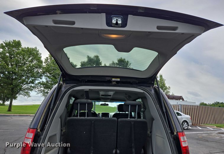 image for item ED2098 2010 Dodge Grand Caravan SXT van