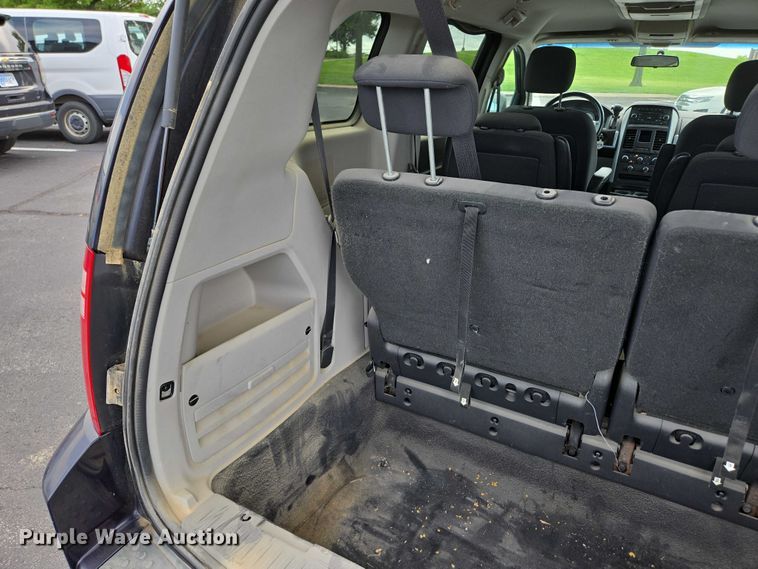 image for item ED2098 2010 Dodge Grand Caravan SXT van