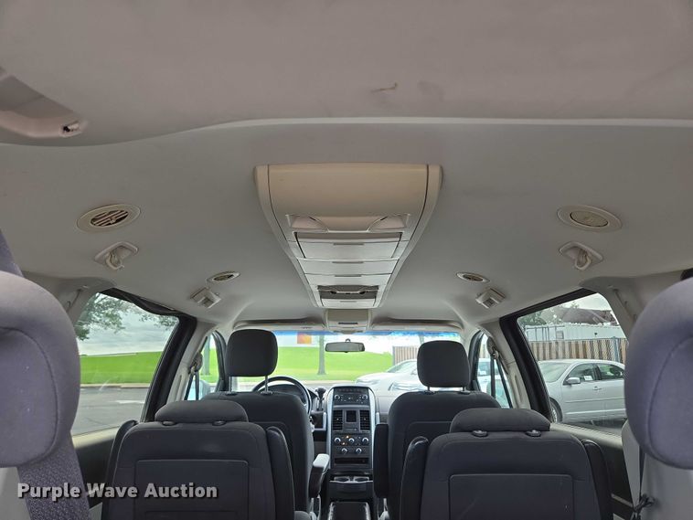 image for item ED2098 2010 Dodge Grand Caravan SXT van