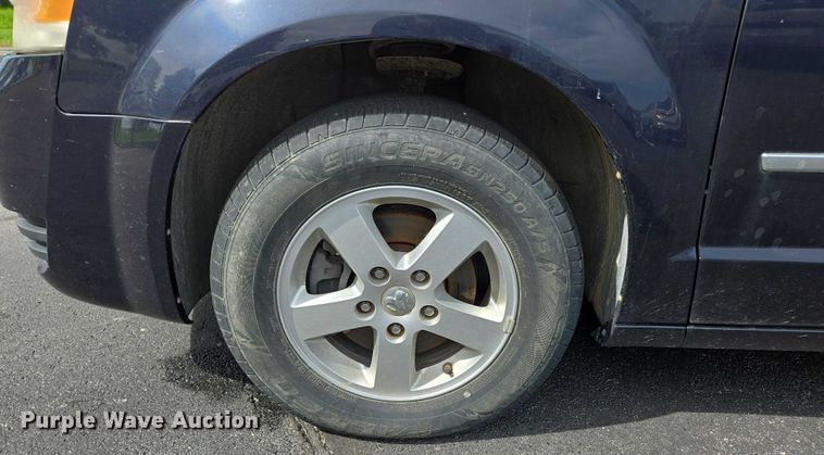image for item ED2098 2010 Dodge Grand Caravan SXT van