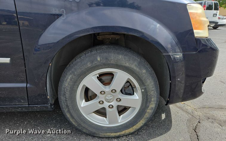 image for item ED2098 2010 Dodge Grand Caravan SXT van