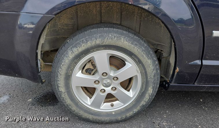 image for item ED2098 2010 Dodge Grand Caravan SXT van