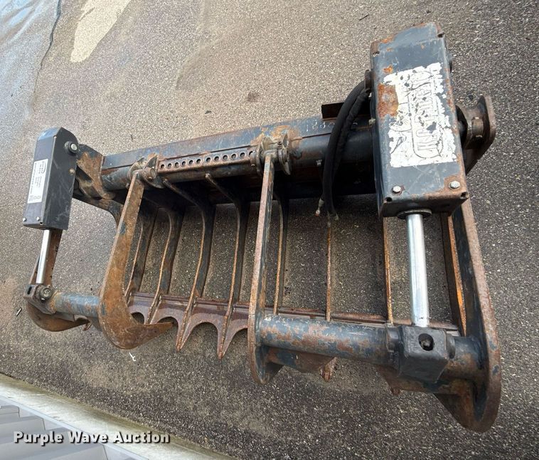 image for item ED4224 Bobcat skid steer grapple bucket