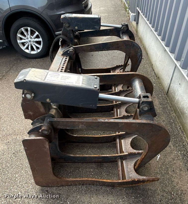 image for item ED4224 Bobcat skid steer grapple bucket