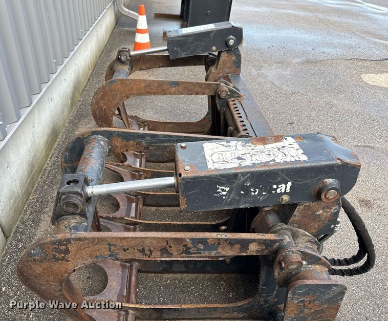image for item ED4224 Bobcat skid steer grapple bucket