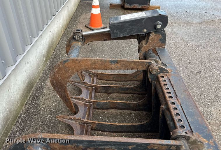 image for item ED4224 Bobcat skid steer grapple bucket