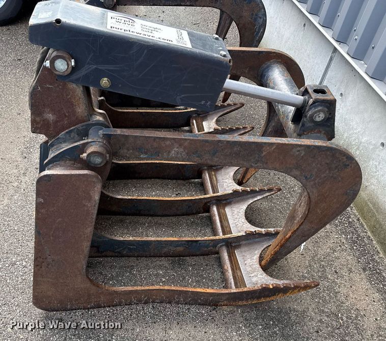 image for item ED4224 Bobcat skid steer grapple bucket