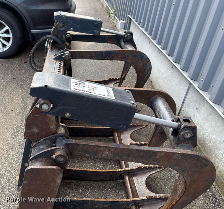 image for item ED4224 Bobcat skid steer grapple bucket