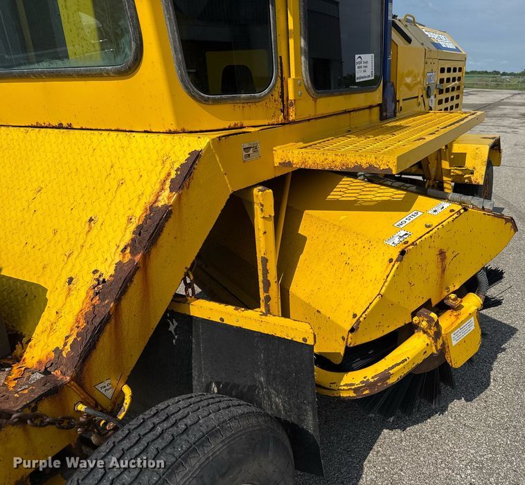 image for item ED4232 Superior DT80-J broom