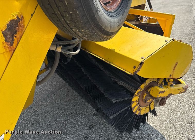 image for item ED4232 Superior DT80-J broom