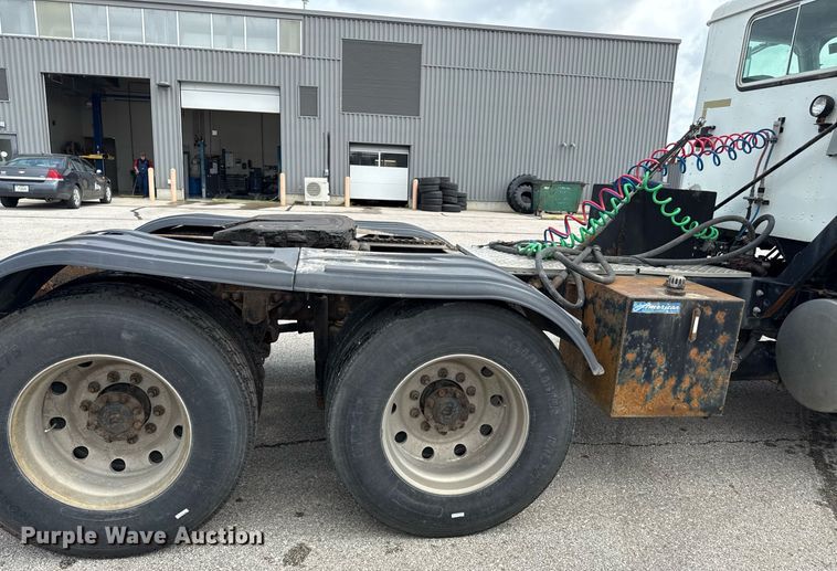 image for item ED4235 2007 International 5900i semi truck