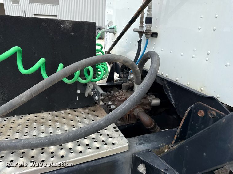 image for item ED4235 2007 International 5900i semi truck