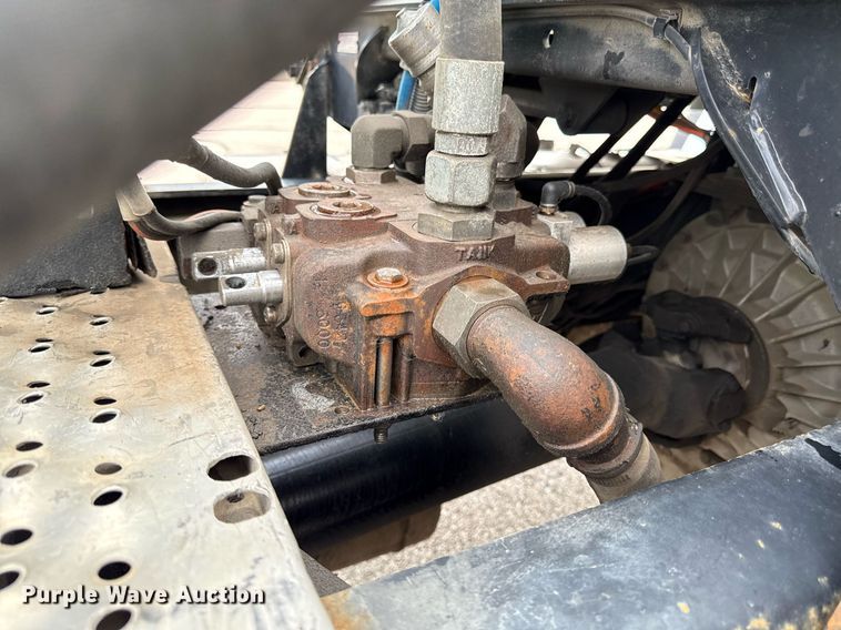 image for item ED4235 2007 International 5900i semi truck