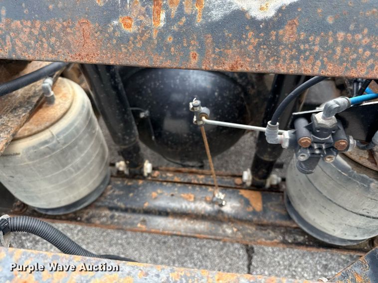 image for item ED4235 2007 International 5900i semi truck