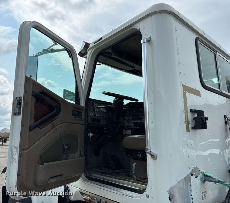 image for item ED4235 2007 International 5900i semi truck