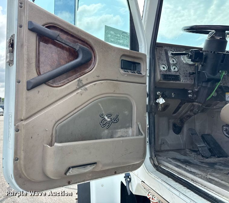 image for item ED4235 2007 International 5900i semi truck