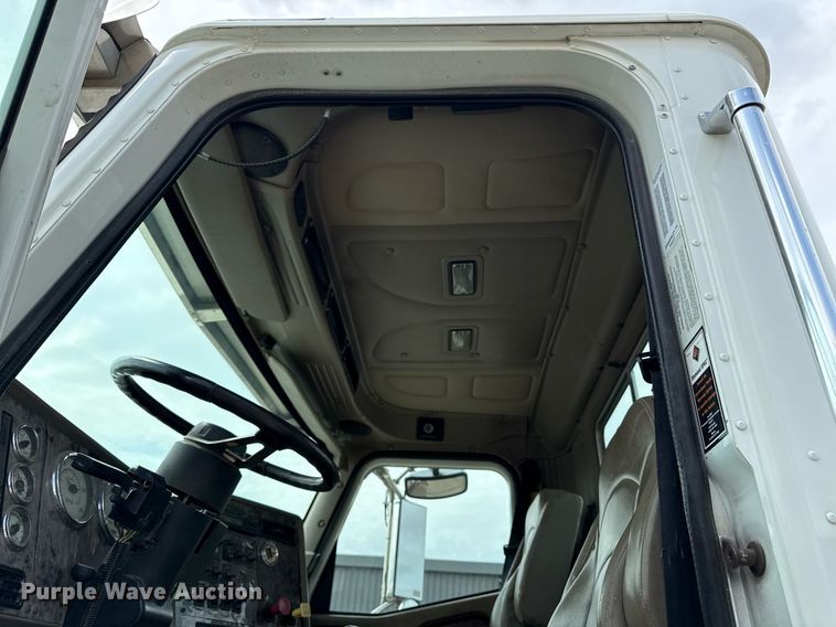 image for item ED4235 2007 International 5900i semi truck