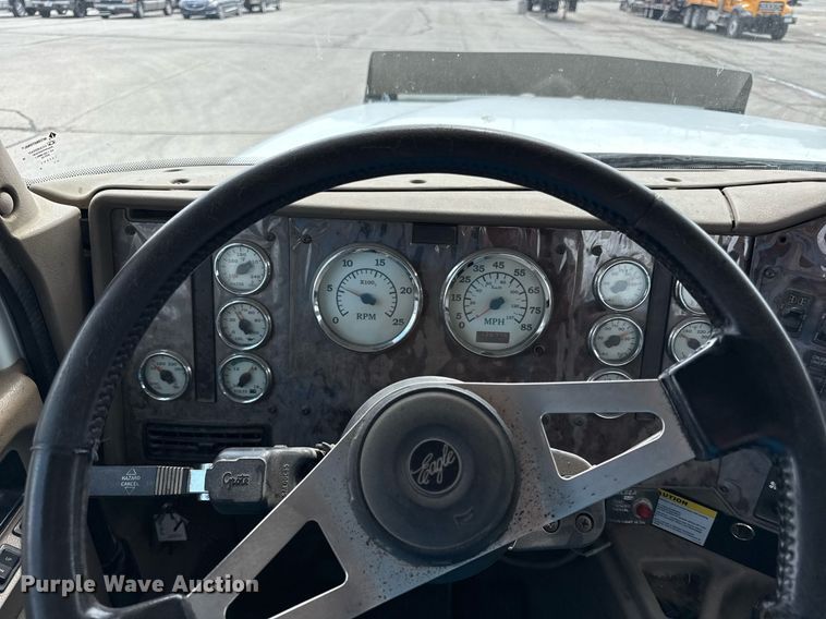 image for item ED4235 2007 International 5900i semi truck