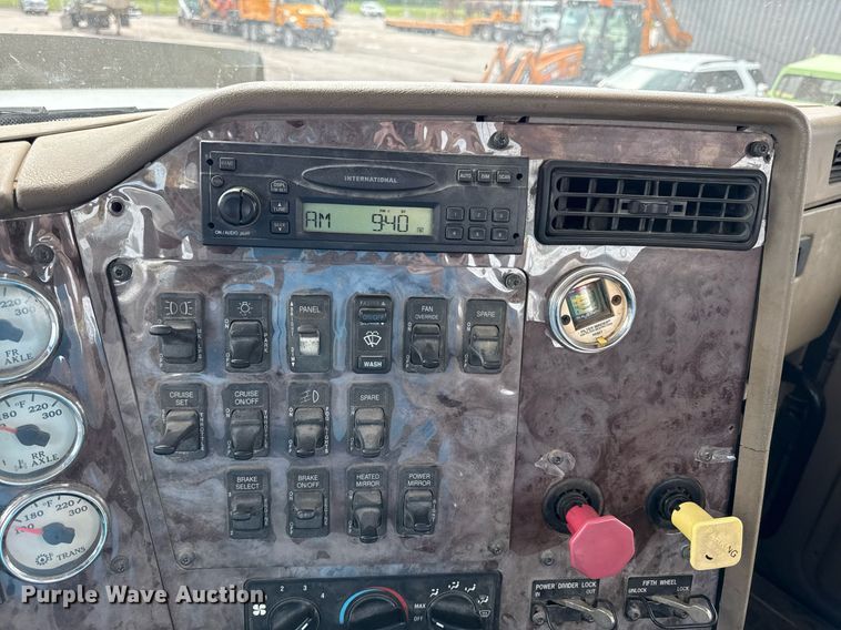 image for item ED4235 2007 International 5900i semi truck