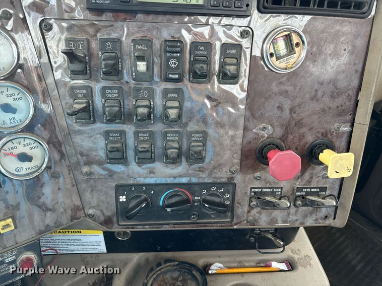 image for item ED4235 2007 International 5900i semi truck