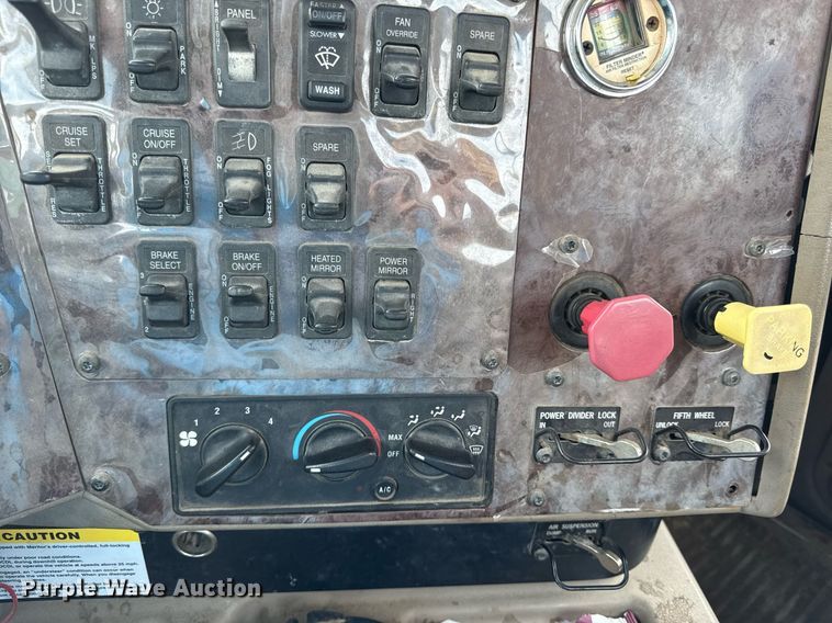 image for item ED4235 2007 International 5900i semi truck