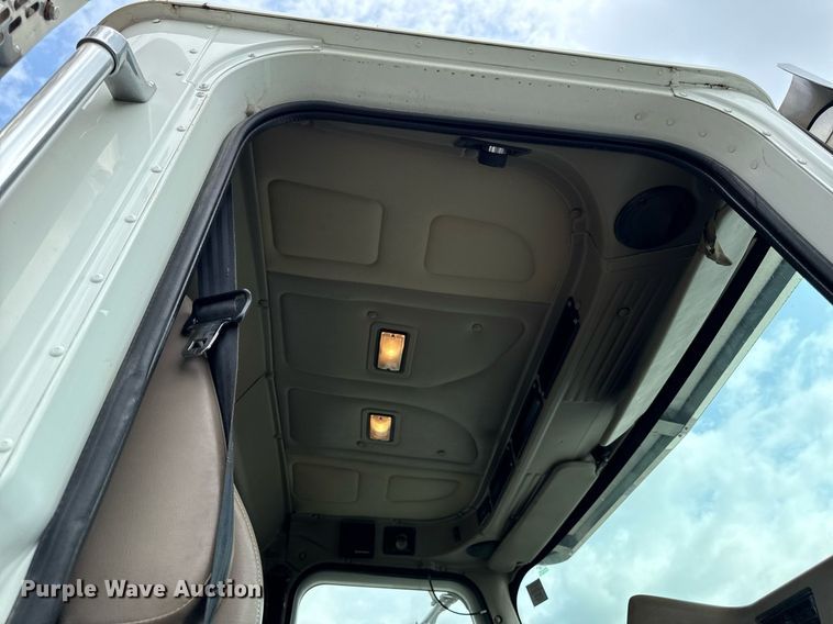 image for item ED4235 2007 International 5900i semi truck