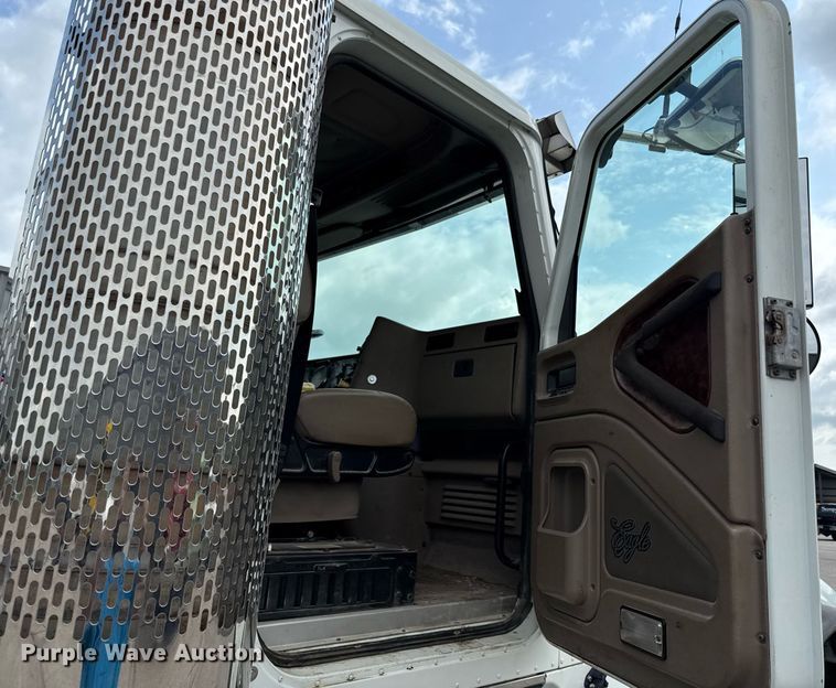 image for item ED4235 2007 International 5900i semi truck