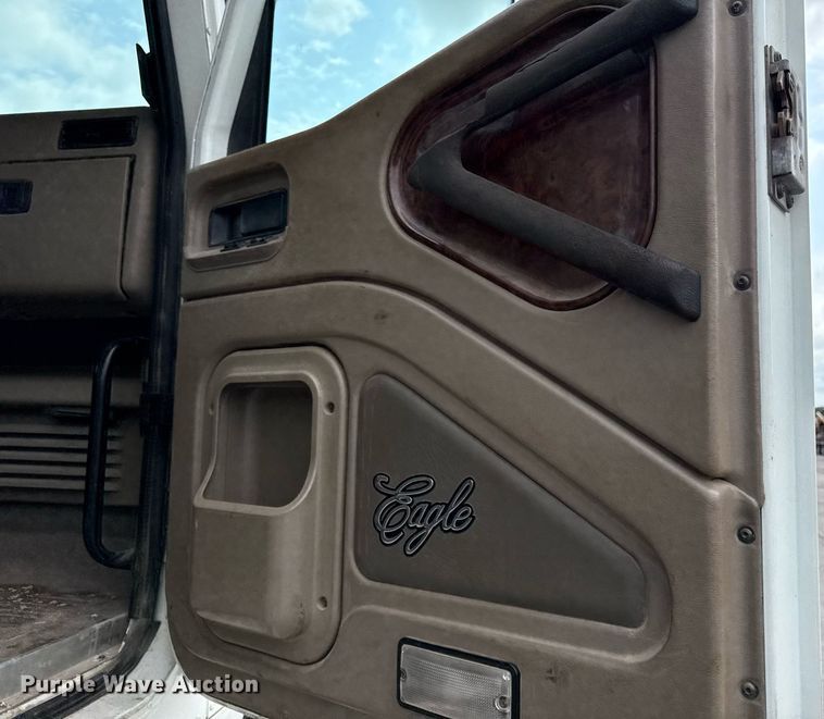 image for item ED4235 2007 International 5900i semi truck