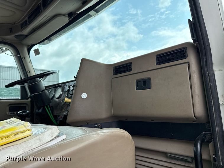 image for item ED4235 2007 International 5900i semi truck