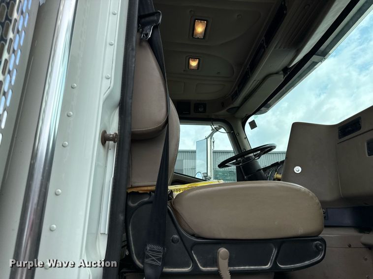 image for item ED4235 2007 International 5900i semi truck