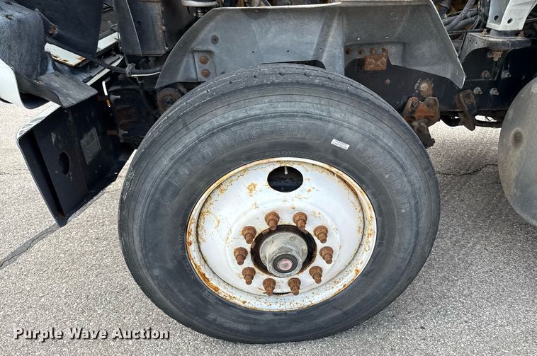 image for item ED4235 2007 International 5900i semi truck