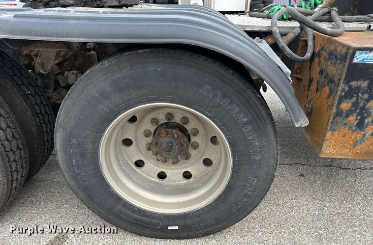 image for item ED4235 2007 International 5900i semi truck