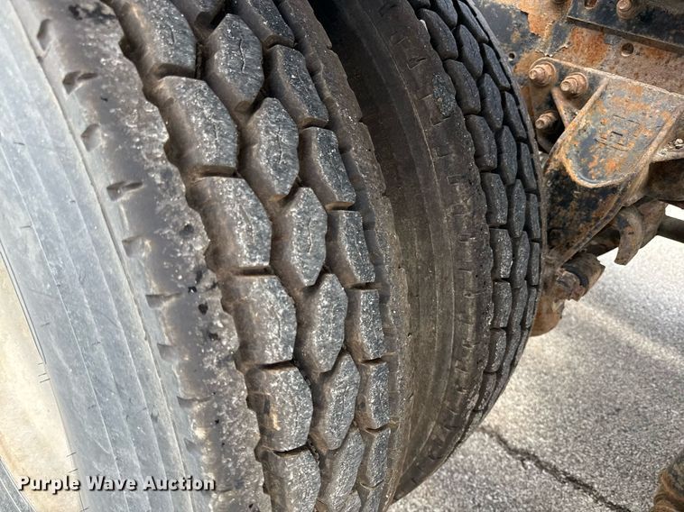 image for item ED4235 2007 International 5900i semi truck