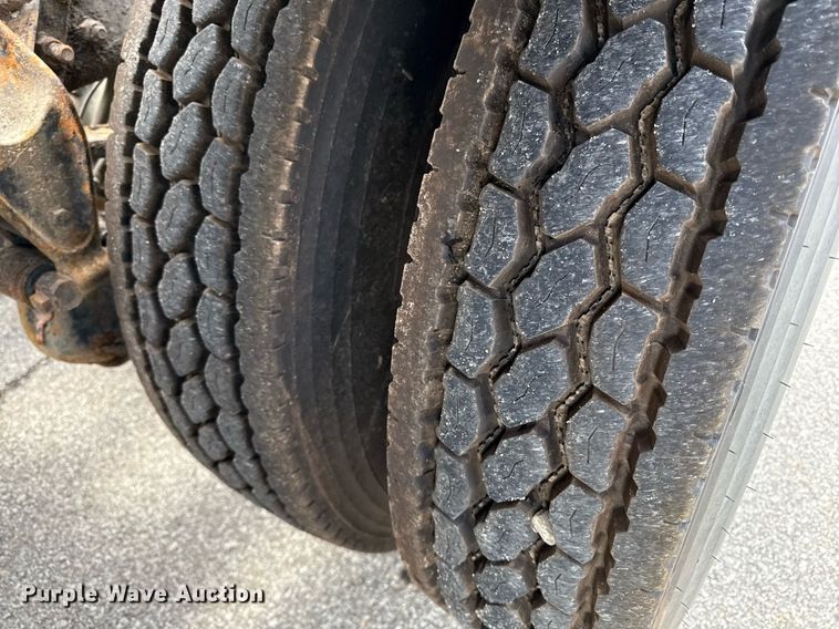 image for item ED4235 2007 International 5900i semi truck