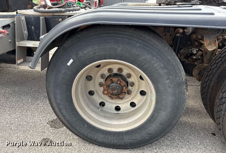 image for item ED4235 2007 International 5900i semi truck