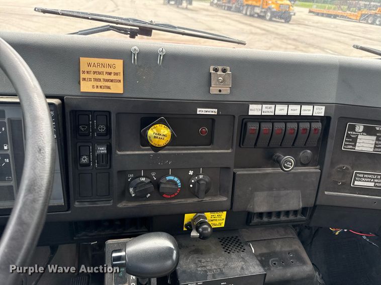 image for item ED4236 1994 International 4900 pumper fire truck