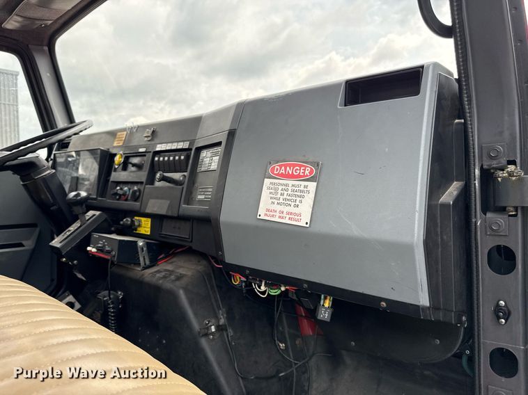 image for item ED4236 1994 International 4900 pumper fire truck