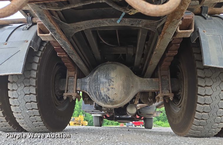 image for item EF1557 2003 Freightliner FL80 hook lift truck