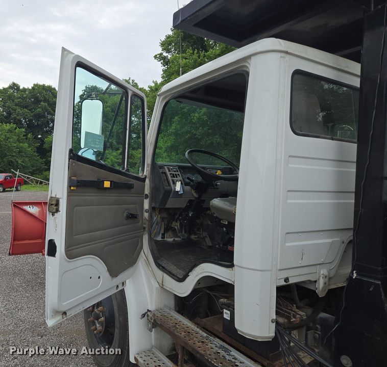 image for item EF1557 2003 Freightliner FL80 hook lift truck