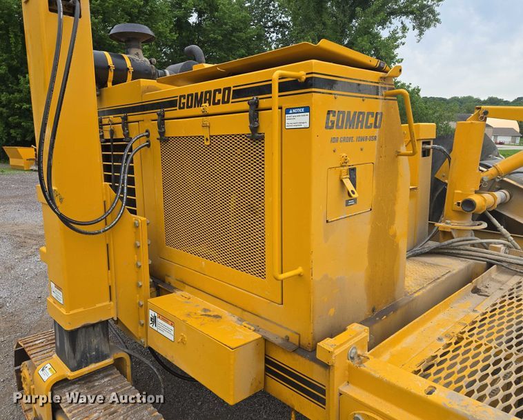 image for item EF1558 Gomaco GT-6200 slipform paver