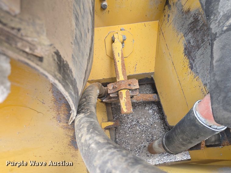 image for item EF1558 Gomaco GT-6200 slipform paver