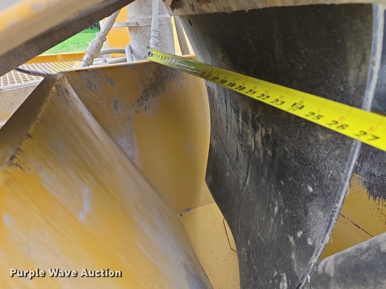 image for item EF1558 Gomaco GT-6200 slipform paver