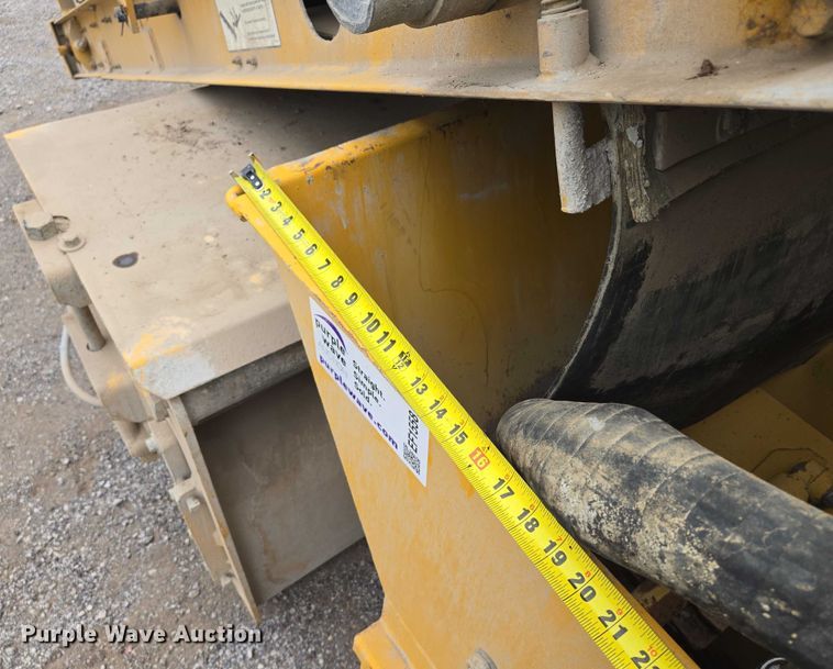 image for item EF1558 Gomaco GT-6200 slipform paver