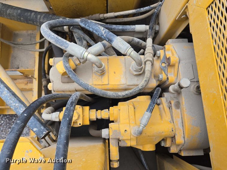 image for item EF1558 Gomaco GT-6200 slipform paver