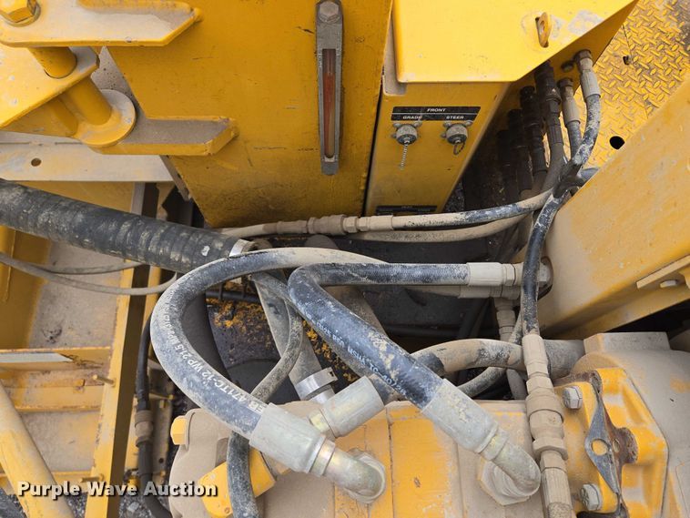 image for item EF1558 Gomaco GT-6200 slipform paver