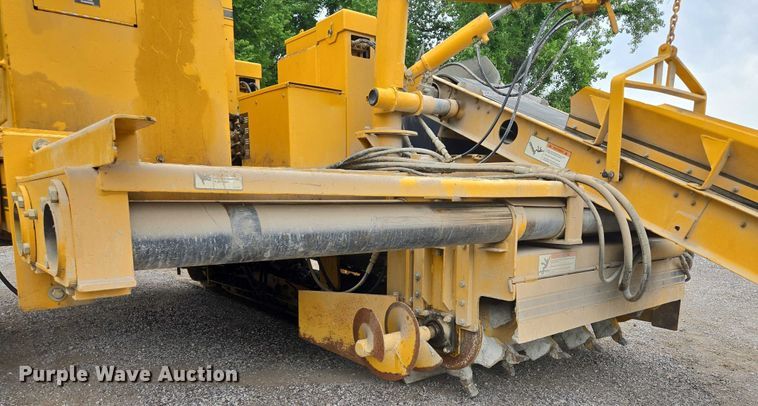 image for item EF1558 Gomaco GT-6200 slipform paver