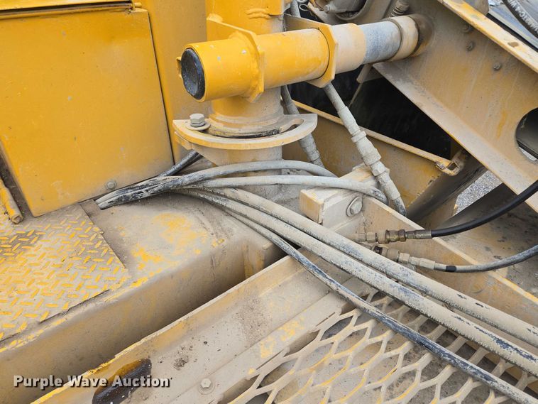 image for item EF1558 Gomaco GT-6200 slipform paver