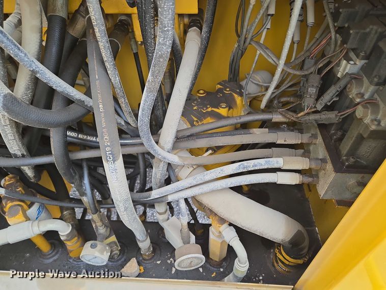 image for item EF1558 Gomaco GT-6200 slipform paver