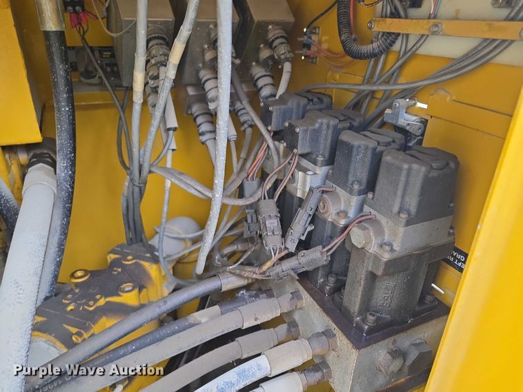 image for item EF1558 Gomaco GT-6200 slipform paver