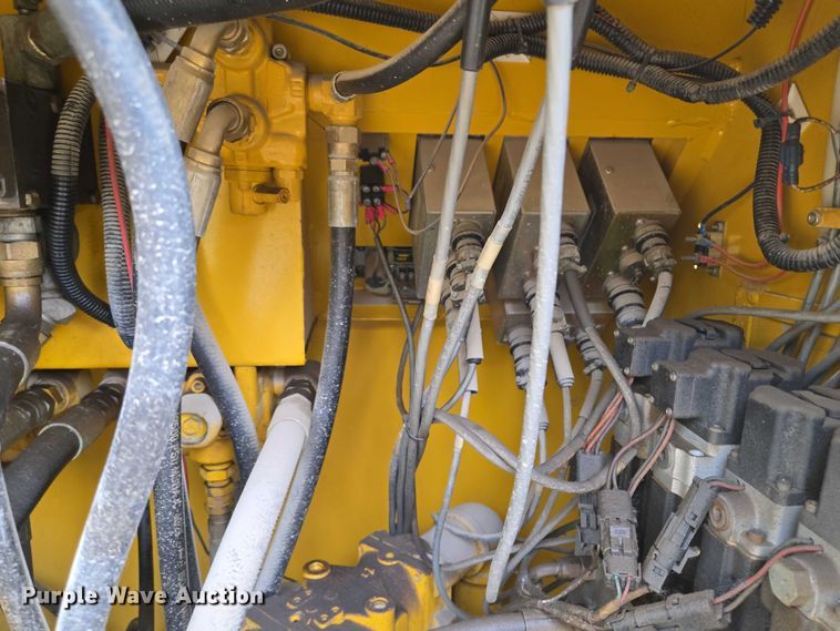 image for item EF1558 Gomaco GT-6200 slipform paver